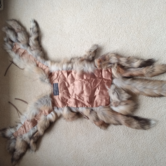 Luxurious Faux Fur Vest - Picture 2 of 4